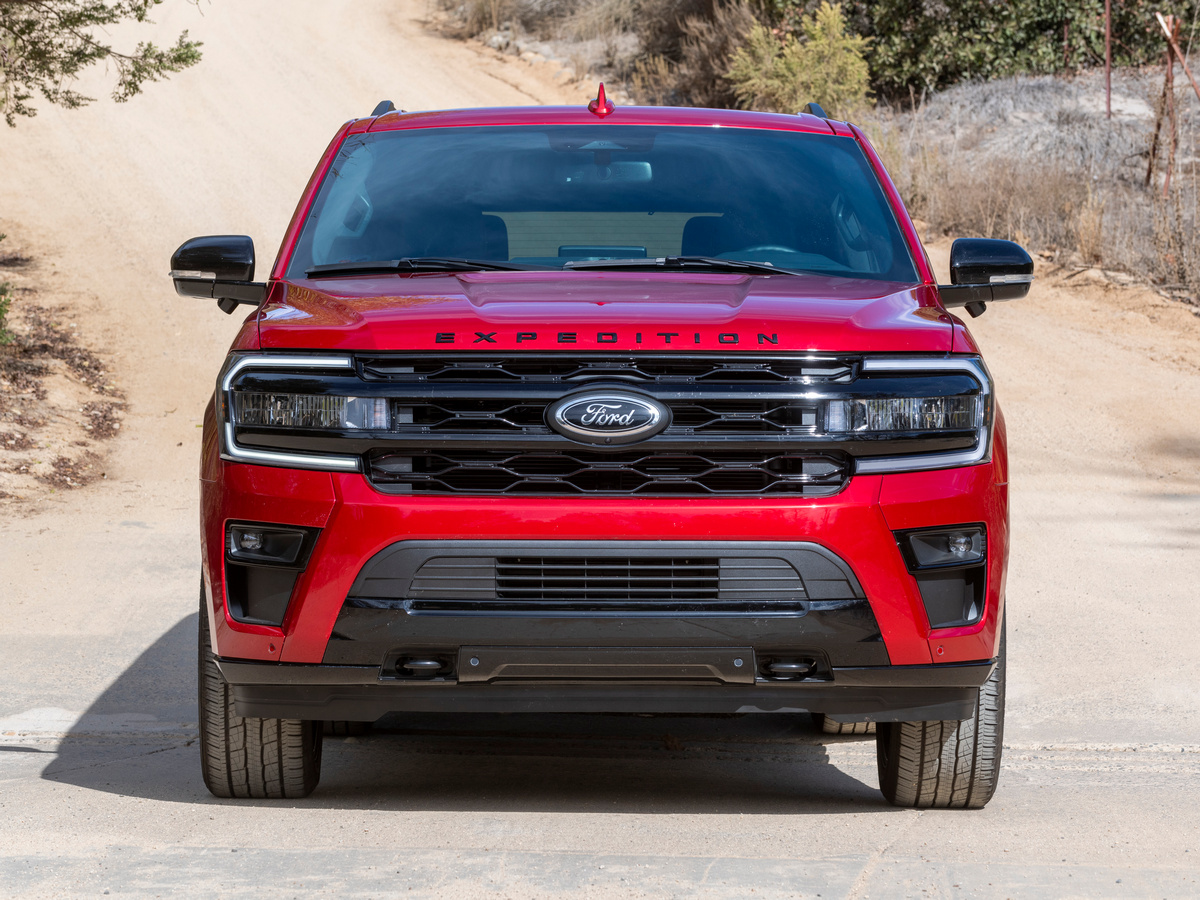 Red 2022 Ford Expedition