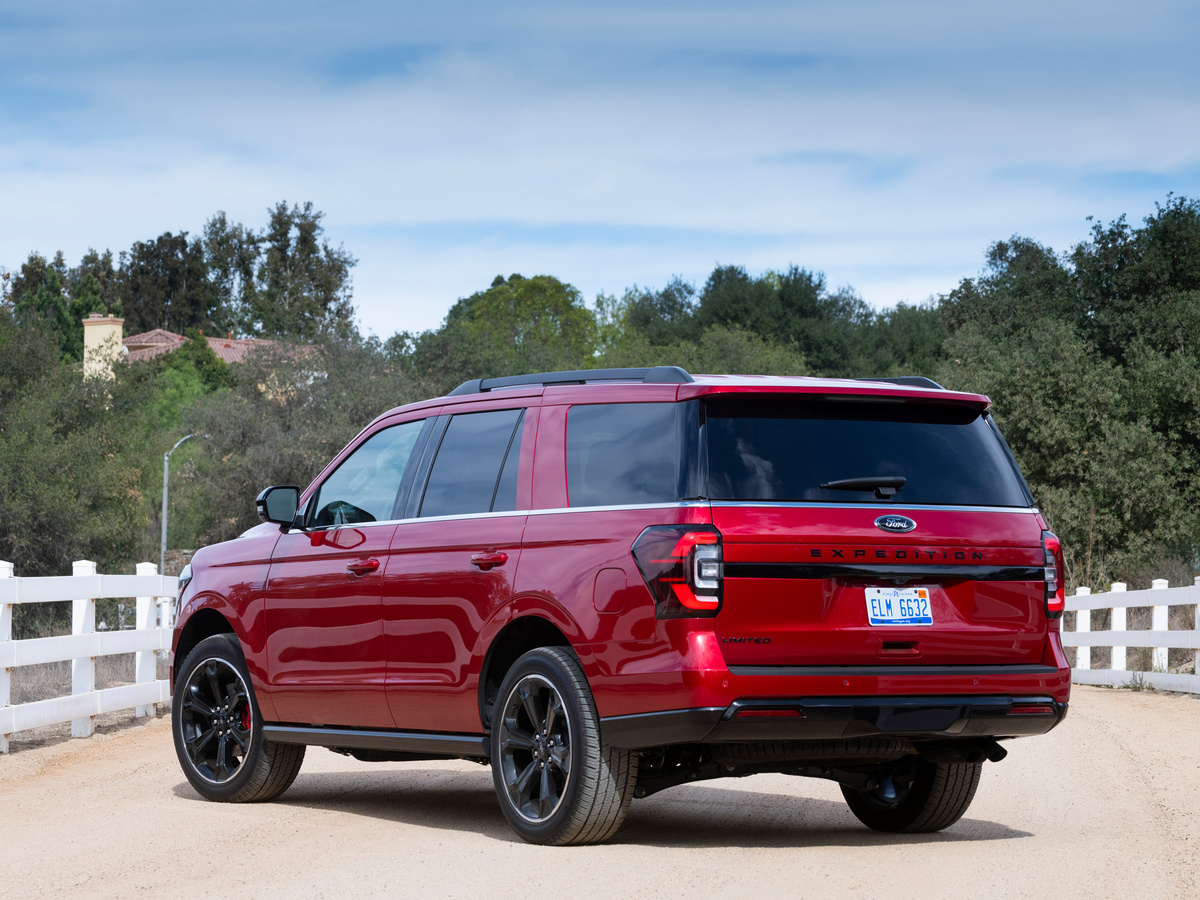 Red 2022 Ford Expedition