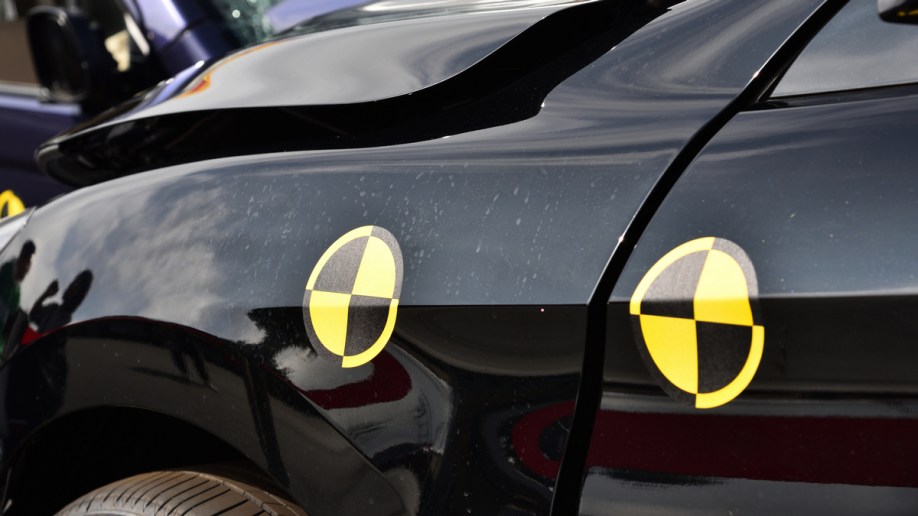 Crash test IIHS
