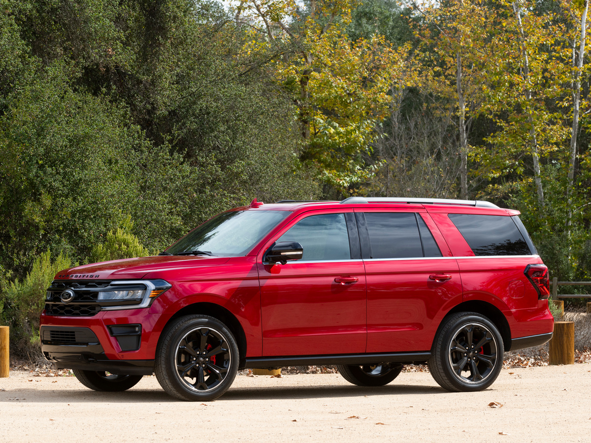 2022 Ford Expedition profile
