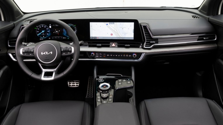 2023 Kia Sportage PHEV front cabin