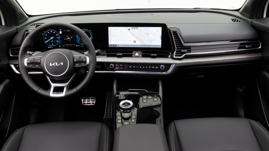 2023 Kia Sportage PHEV front cabin