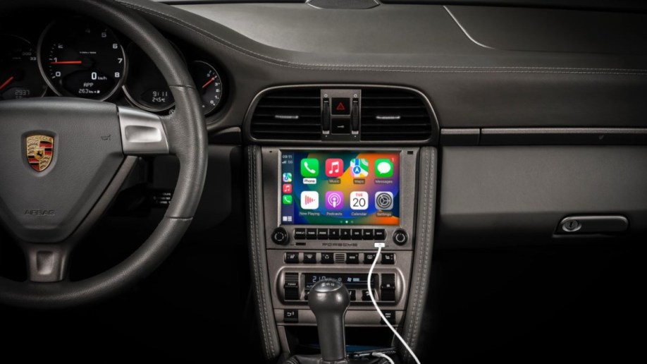 The updated PCCM infotainment unit in a Porsche 911