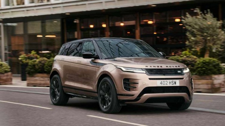 The 2024 Range Rover Evoque seen from a front quarter angle