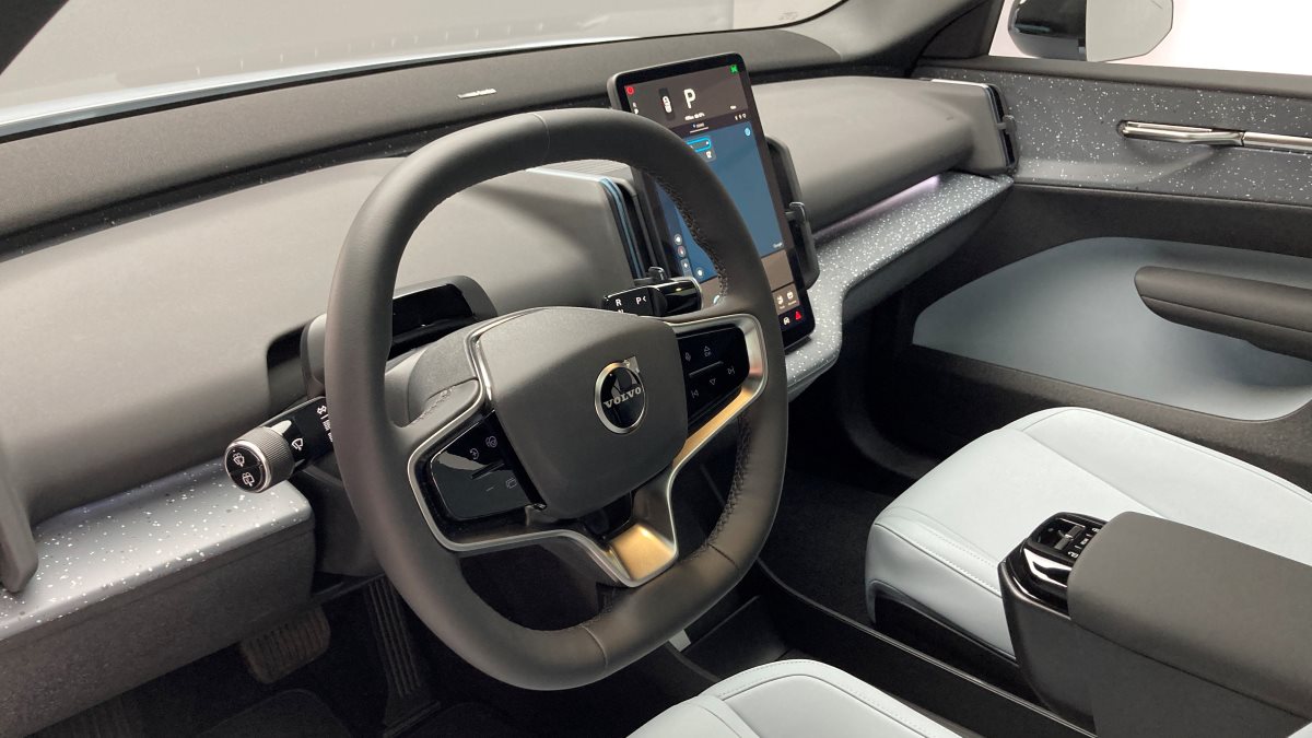 2025 Volvo EX30 debuts