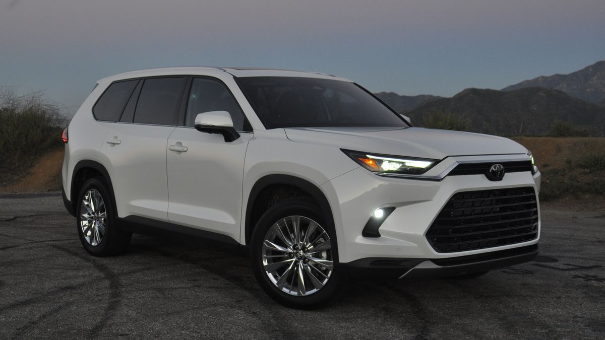 2024 Toyota Grand Highlander at sunrise on GMR.