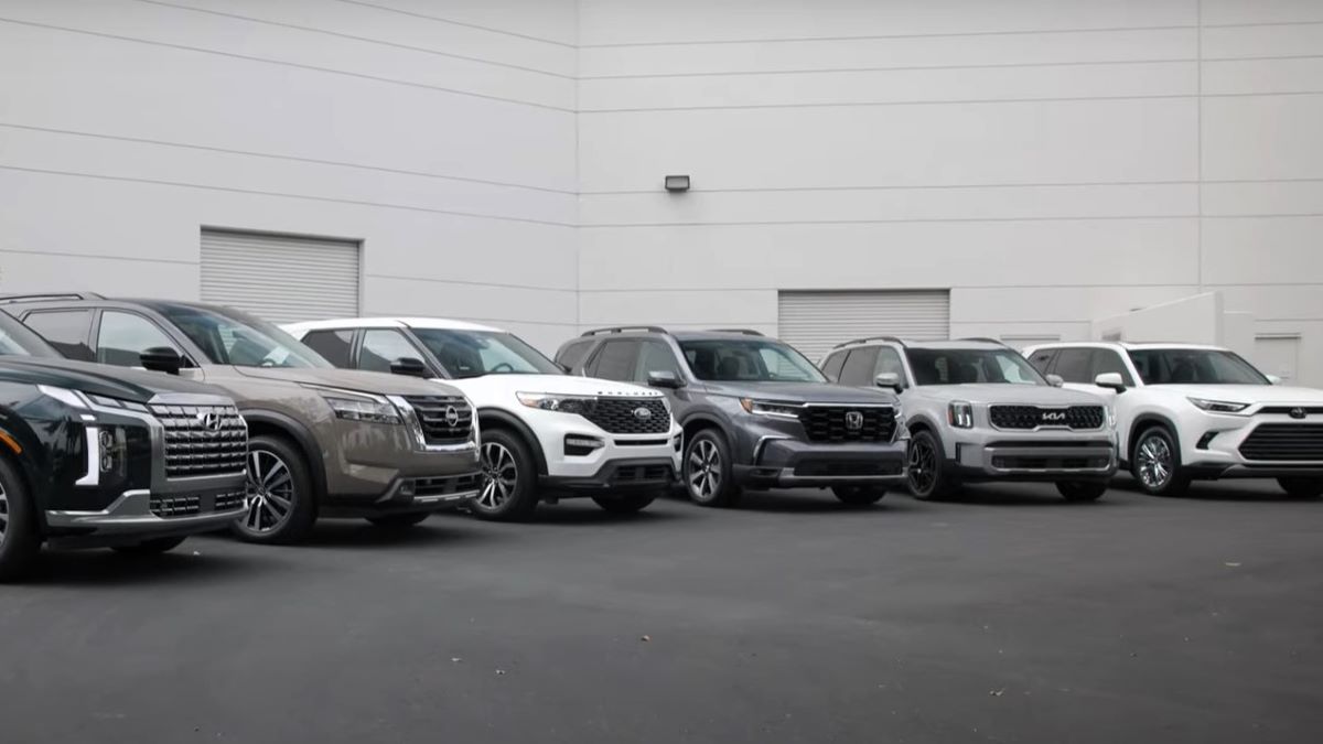 A group of midsize SUVs from the 2023 model year