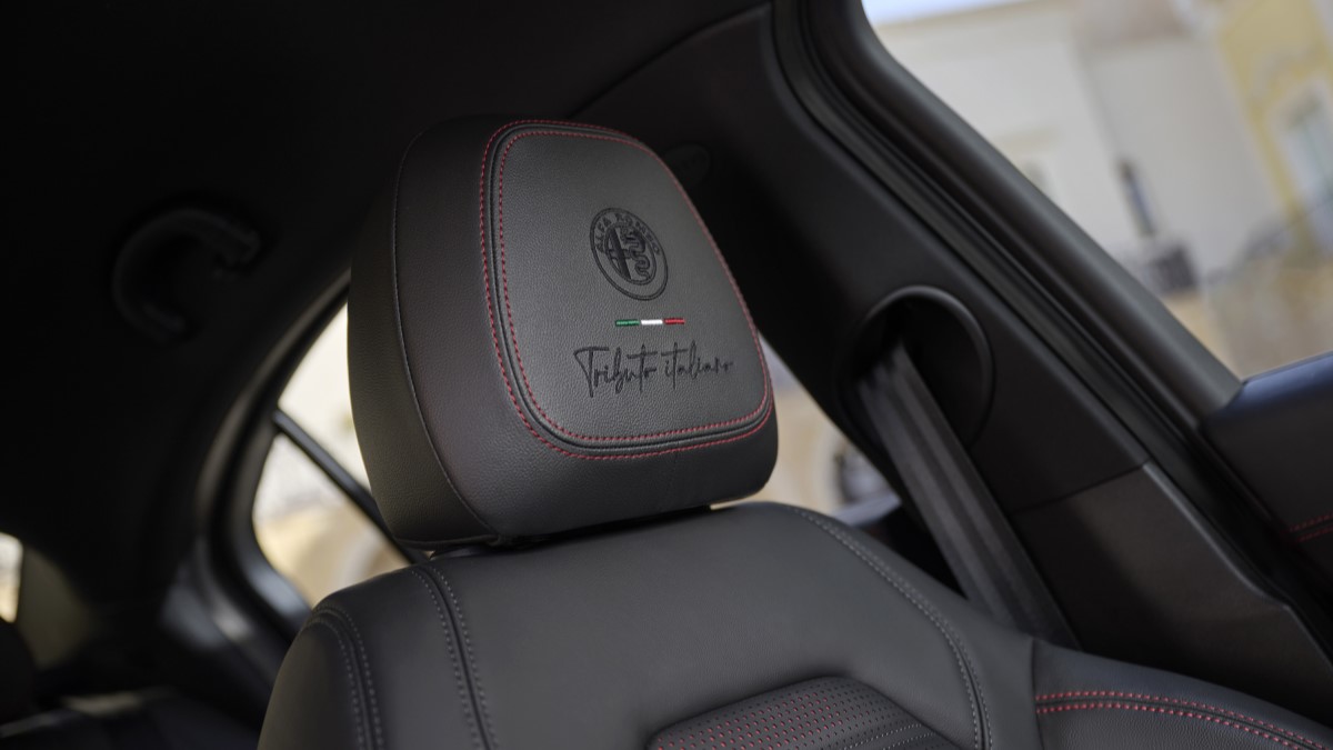 2024-alfa-romeo-stelvio-tributo-italiano-edition-interior-headrest