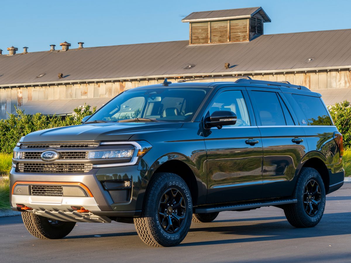 2024-ford-expedition-timberline-front-left-3qtr-4x3