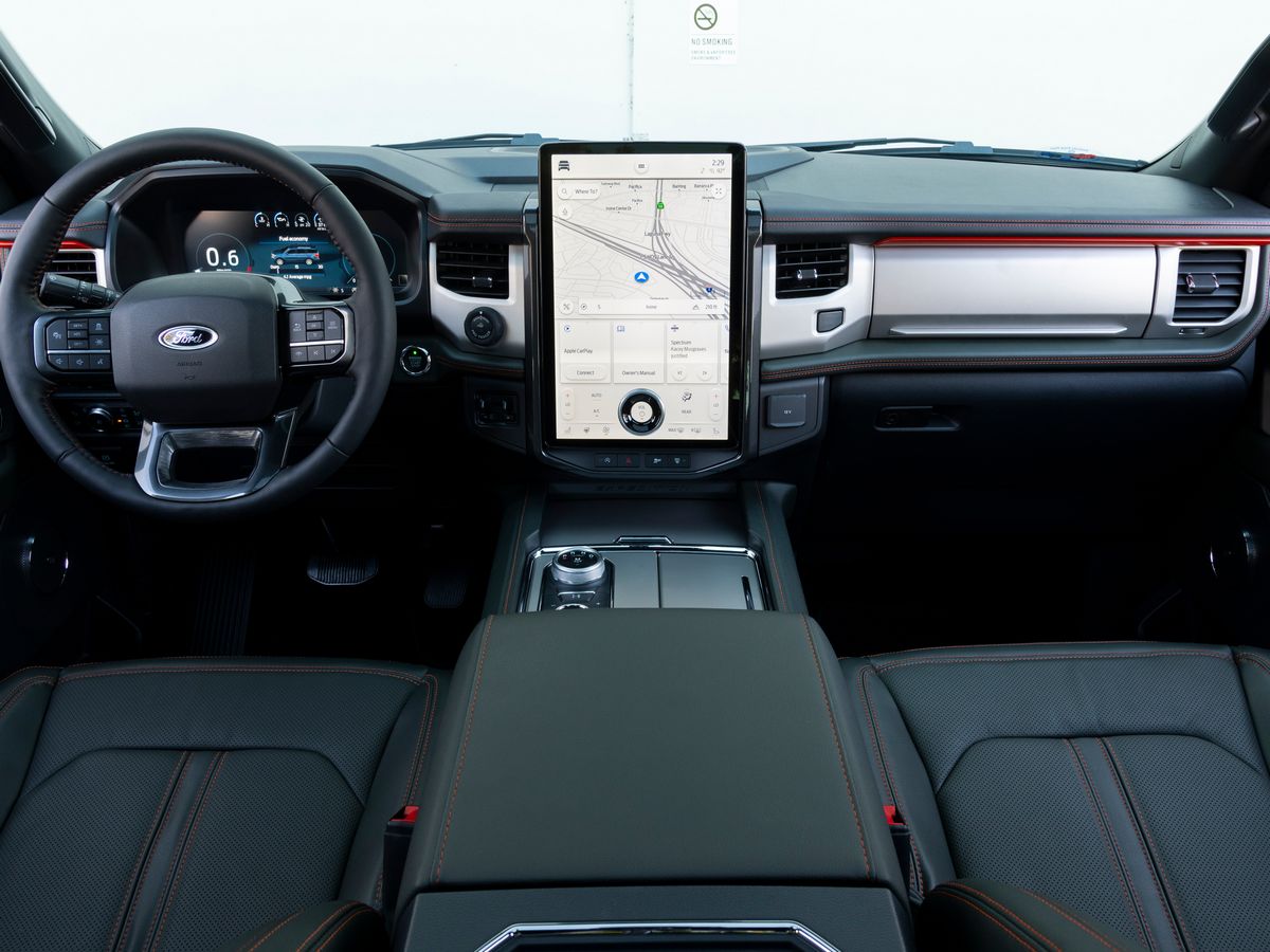 2024-ford-expedition-timberline-interior-dash-4x3