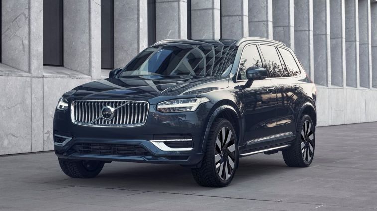 2024 Volvo XC90 Recharge T8 AWD in Denim Blue parked near a building.