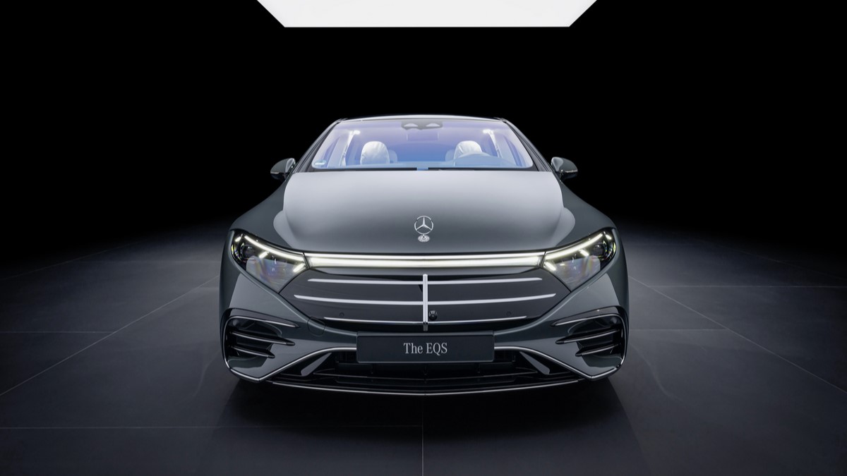 The 2025 Mercedes-Benz EQS sedan seen from head on
