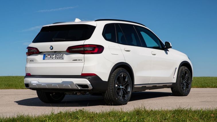 2021 BMW X5 PHEV in white with a blue sky in the background.