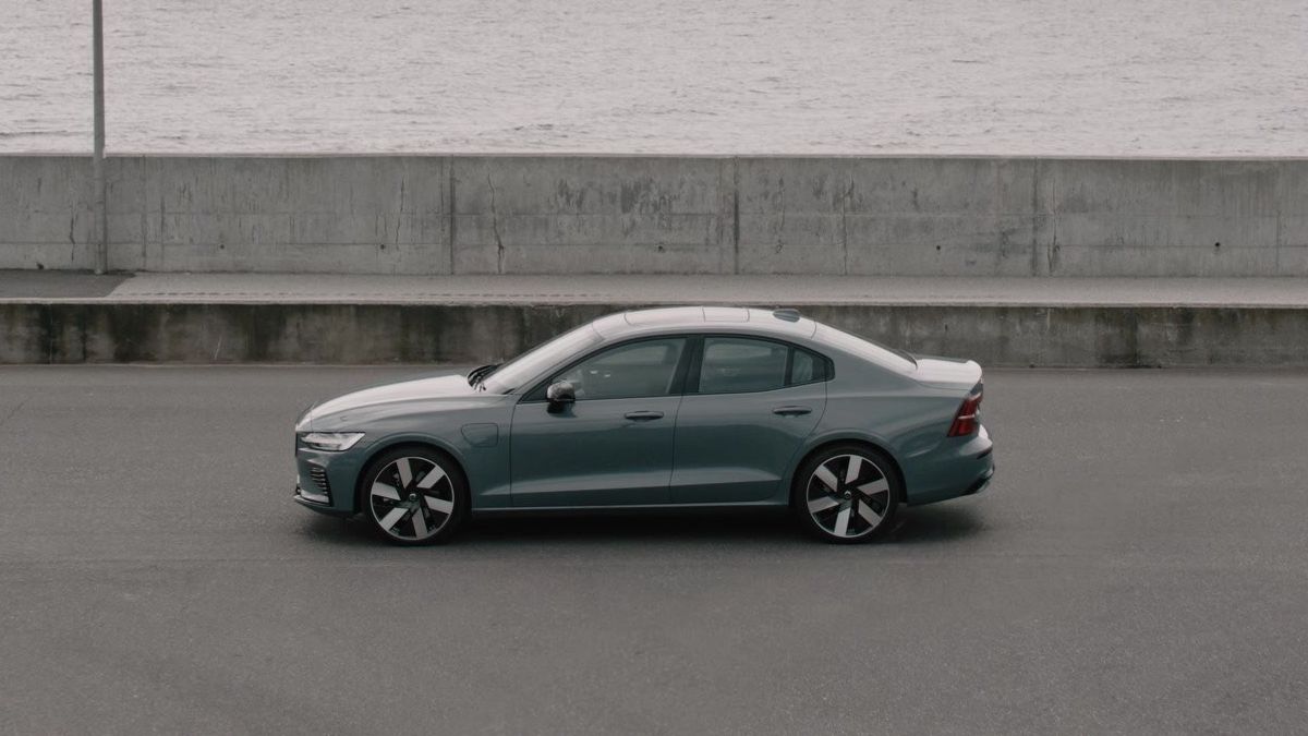 2024 Volvo S60 Recharge T8 in Thunder Grey.