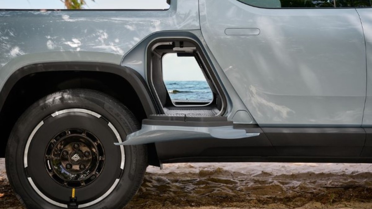 The gear tunnel in the 2025 Rivian R1T