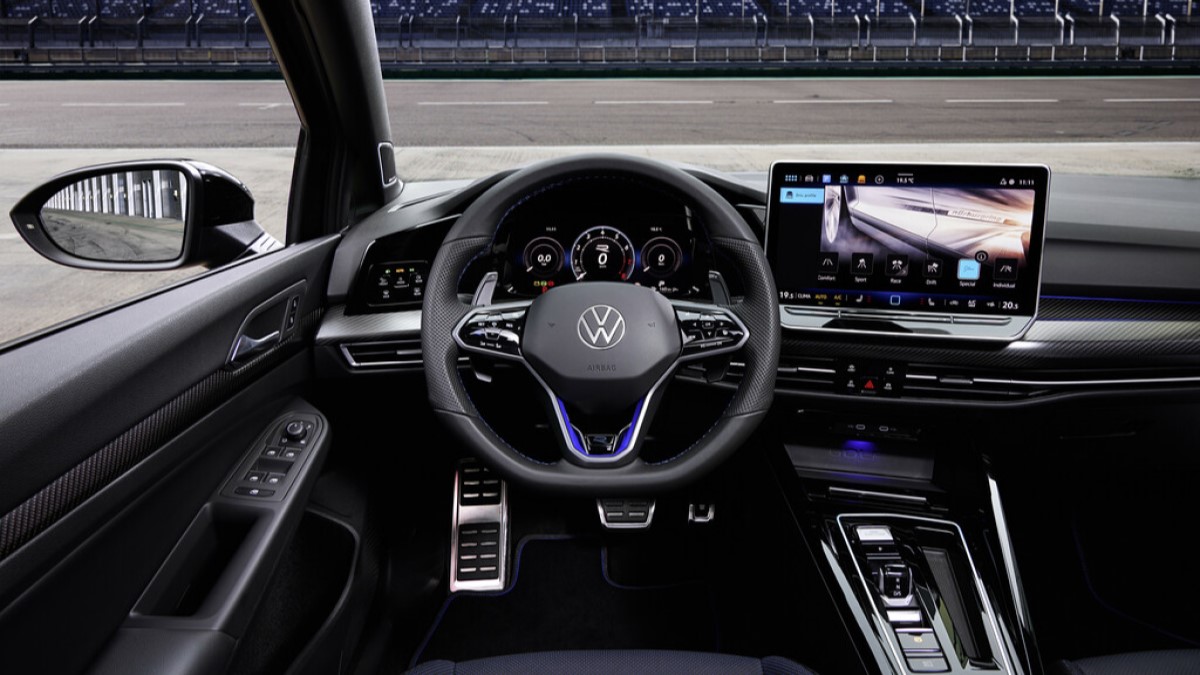The interior of the 2025 Volkswagen Golf R
