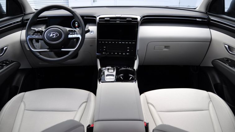2024 Hyundai Tucson Limited front cabin.