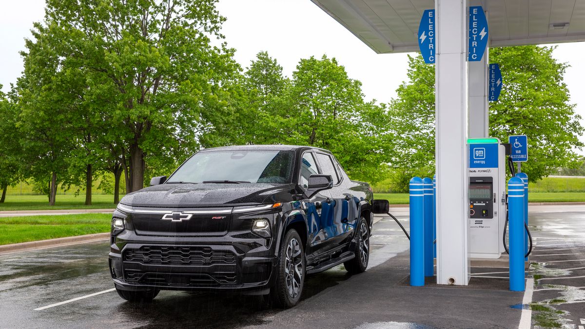 2024 Chevrolet Silverado EV RST