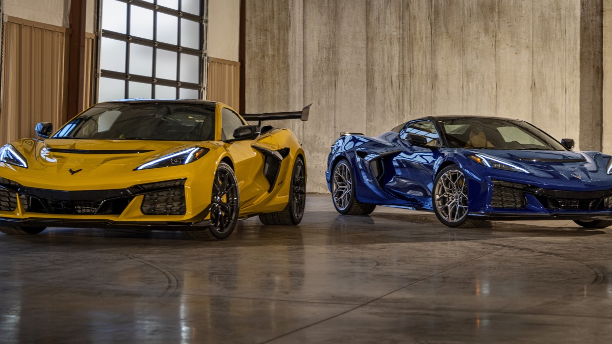 2025 Chevrolet Corvette ZR1, with and without its LTK aerodynamics package