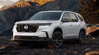 2025 Honda Pilot Black Edition with mountains in the background.