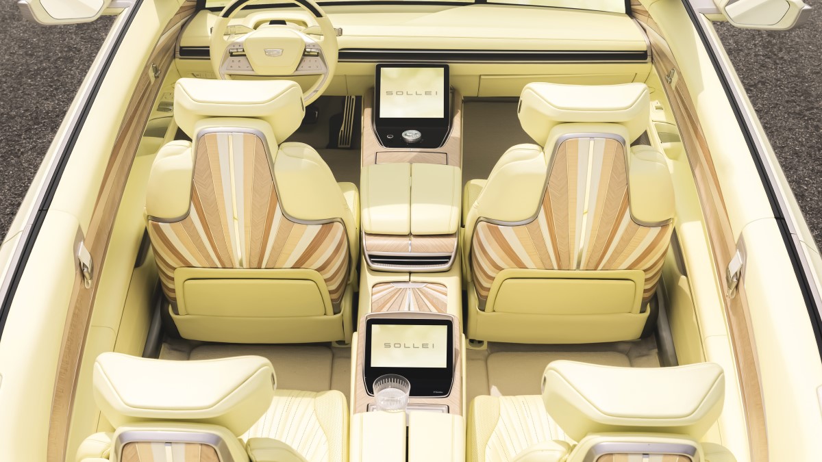 The interior of the Cadillac Sollei Concept
