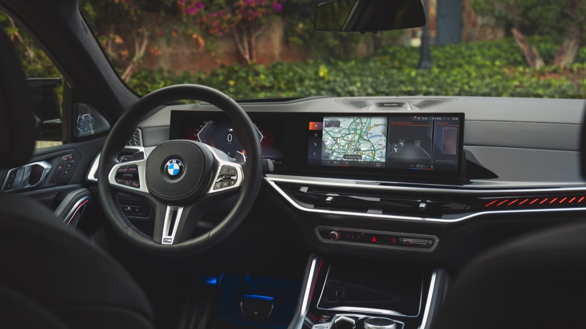The interior of the 2024 BMW X6