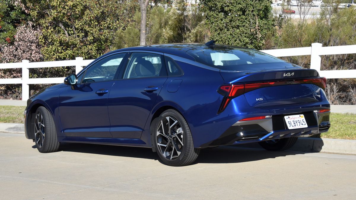 2025-kia-k5-rear-left-3qtr