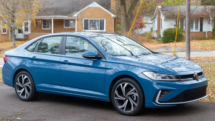 2025-volkswagen-jetta-1-5t-sel-front-3q-right