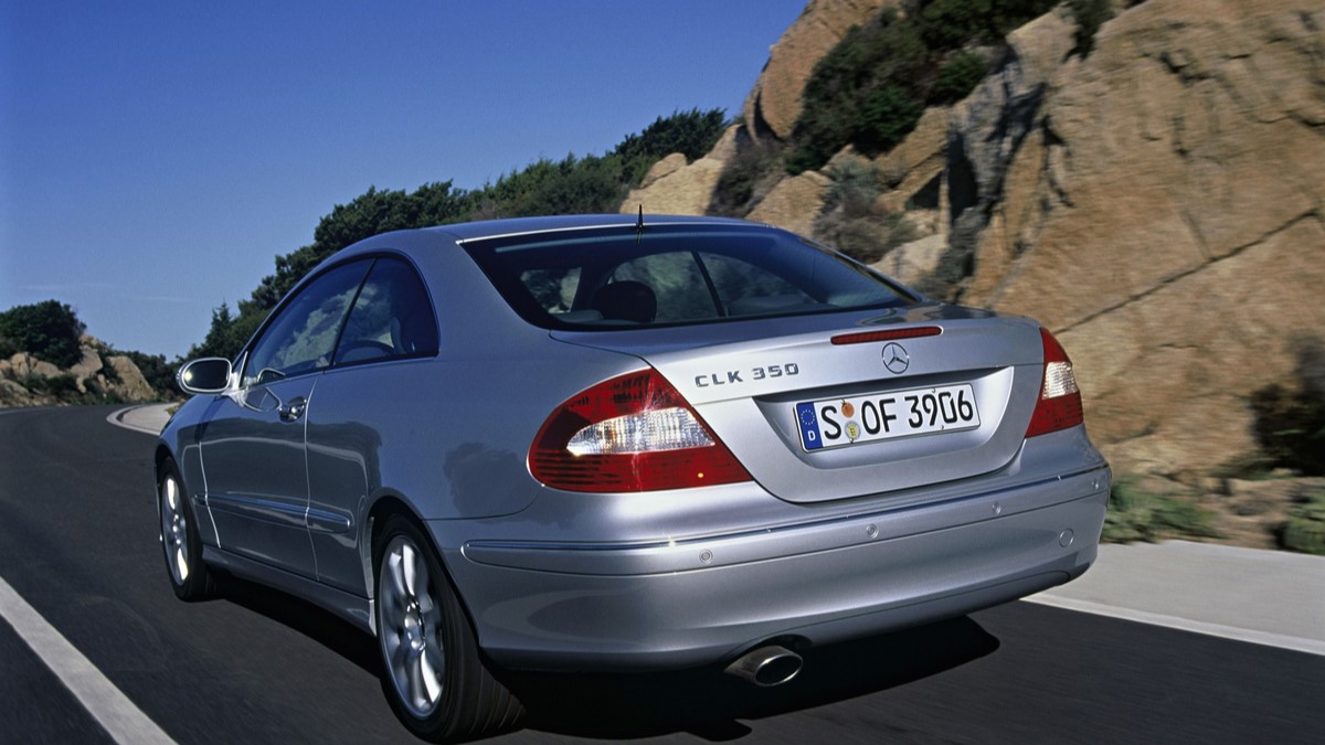 Th2 2004 Mercedes-Benz CLK seen from a rear quarter angle