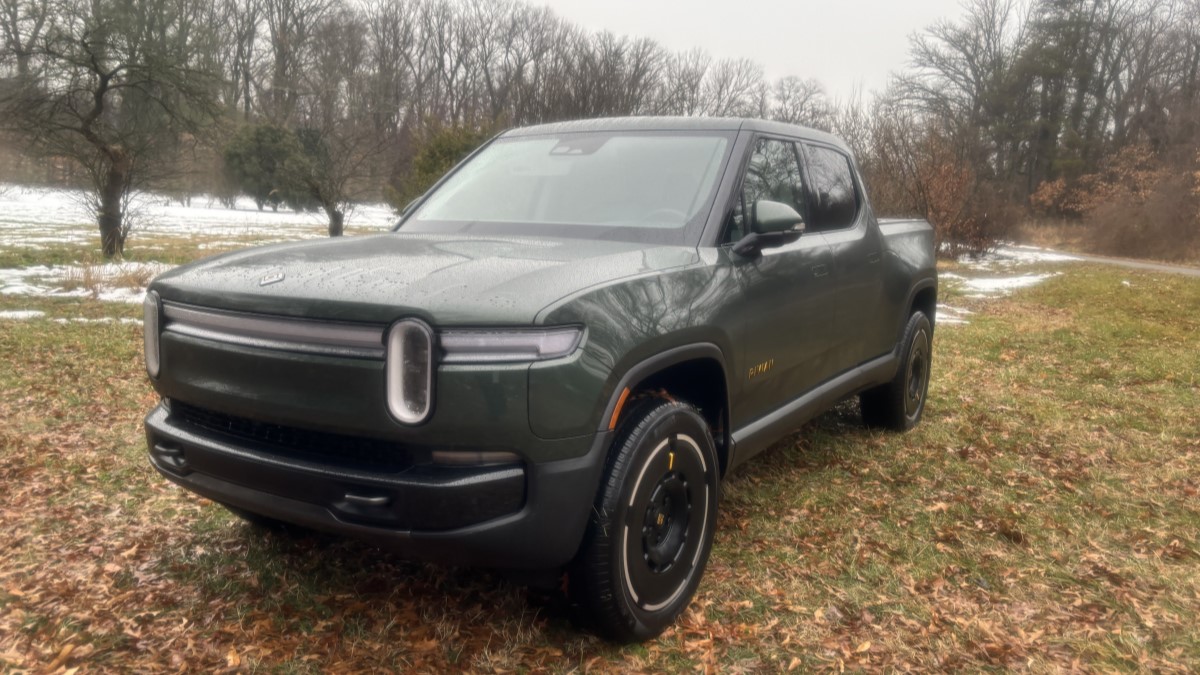 2025-rivian-r1t-front-quarter