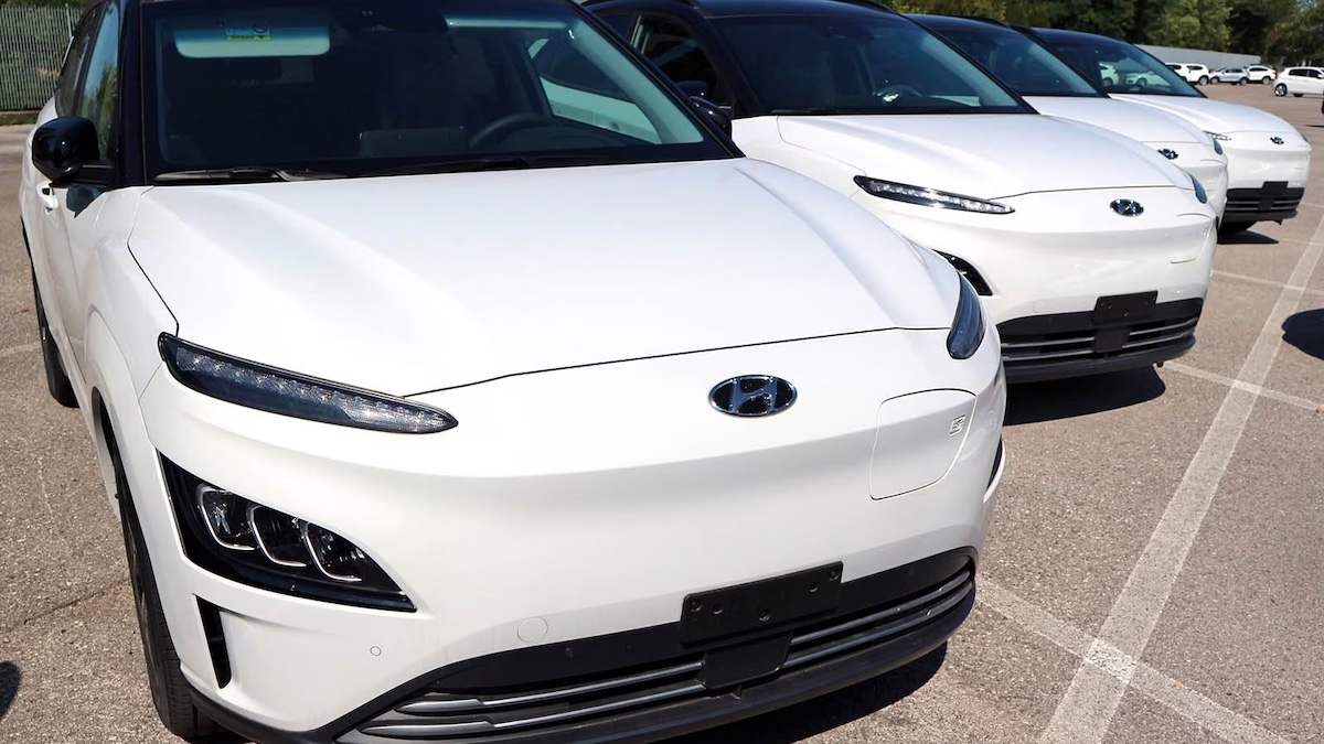 White Hyundai Kona EVs for sale on a lot.