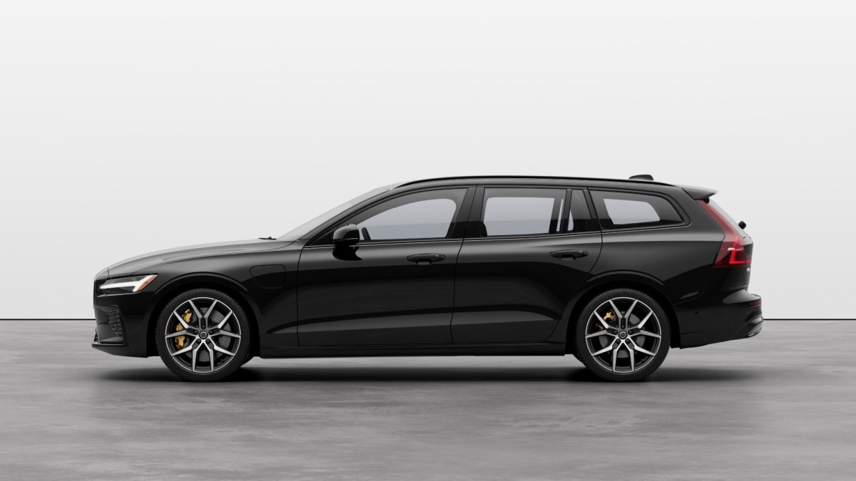 The 2024 Volvo V60 Polestar Engineered seen in profile