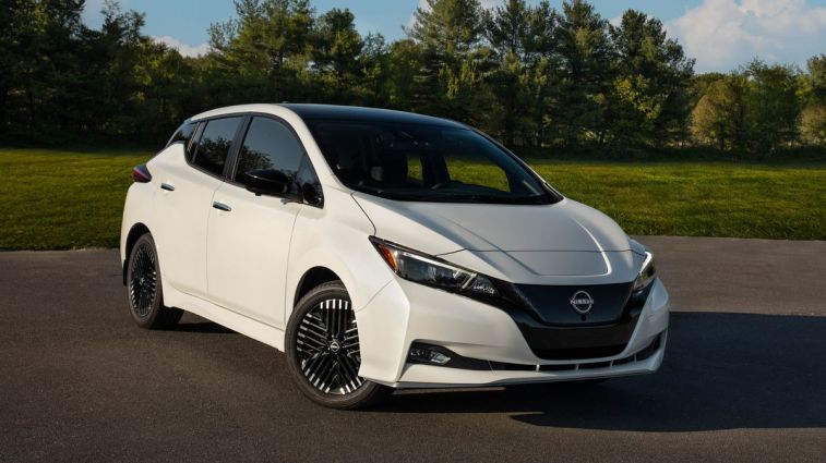 2025 Nissan Leaf in white