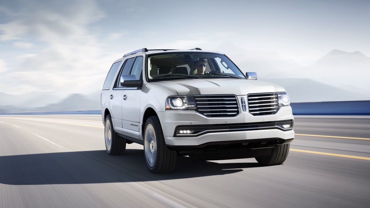 The 2015 Lincoln Navigator seen from a front quarter angle