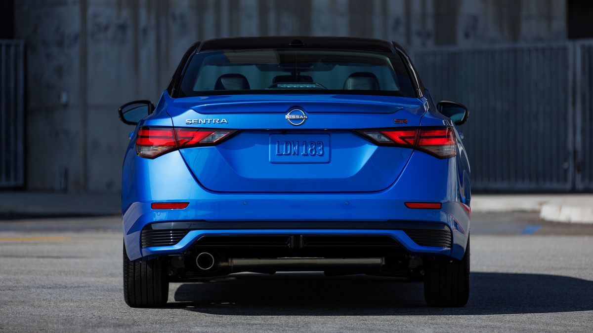 2025-nissan-sentra-rear