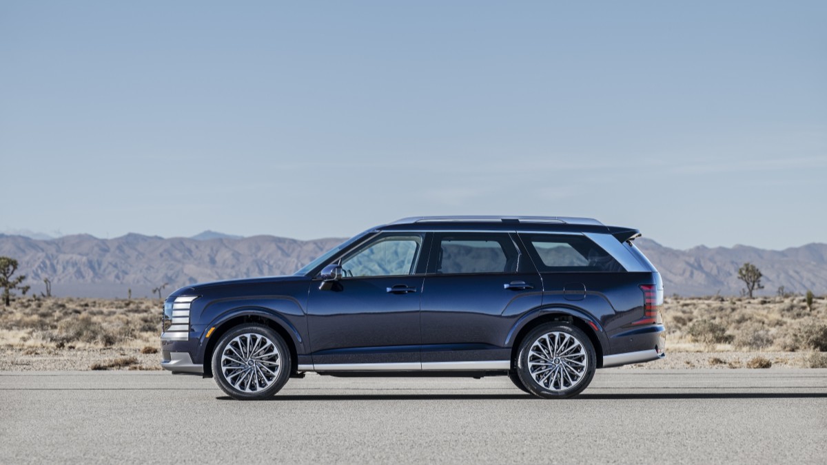 The 2026 Hyundai Palisade seen in profile