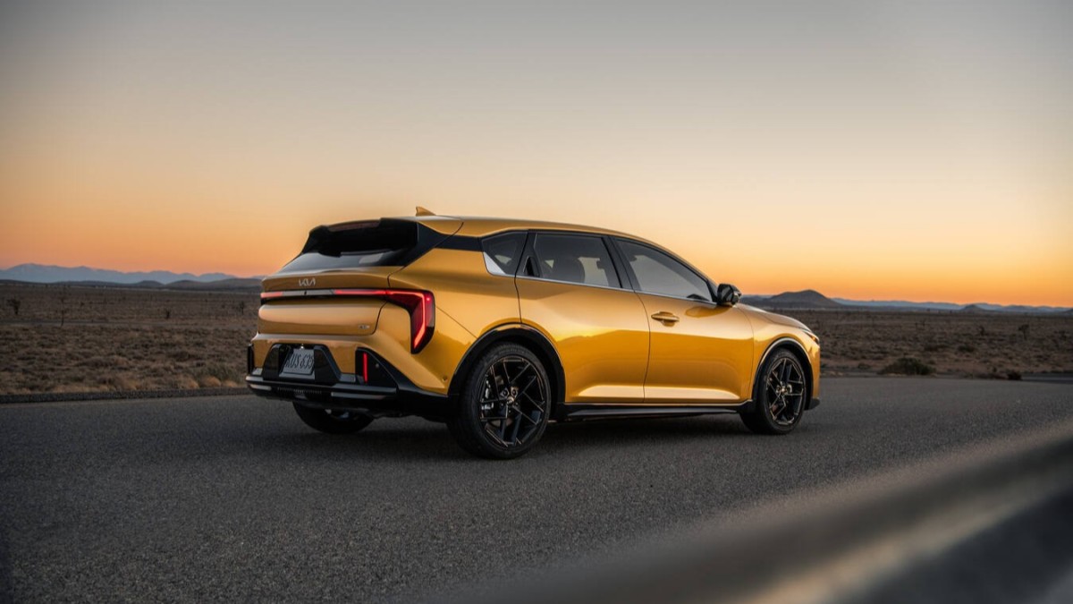The 2026 Kia K4 Hatchback rear quarter angle