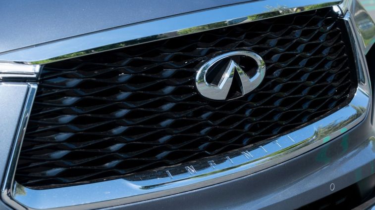 2022 Infiniti QX60 grille badge.
